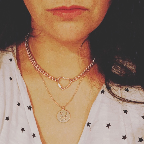 Meet your Posher, Caralin - Picture 2 of 3